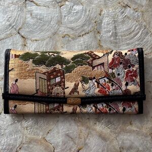 Vintage Japanese Elegant Embroidered Beige Clutch Wallet